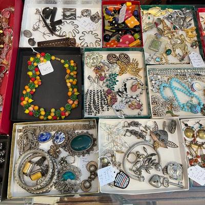 Sale Photo Thumbnail #50