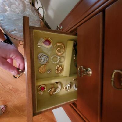 Sale Photo Thumbnail #136