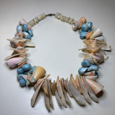 Beautiful Vintage Shell Necklace