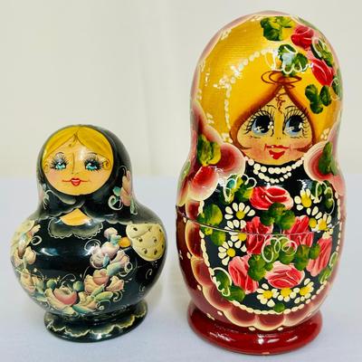 Vintage Matroishka Russian Nesting Dolls / Beautifully Detailed
