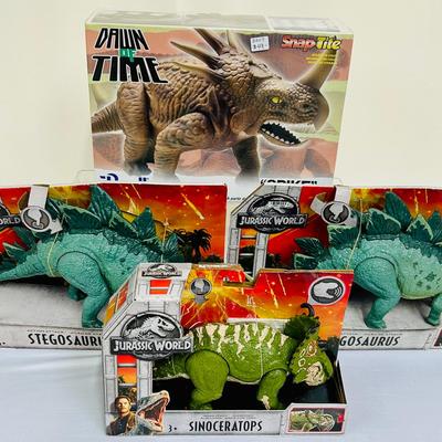 NIB: Revell 1:13 Scale Dinosaur Model / Jurassic World Action Dinosaurs