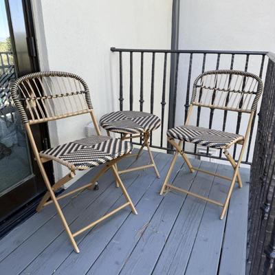 Charming folding Patio chairs and table