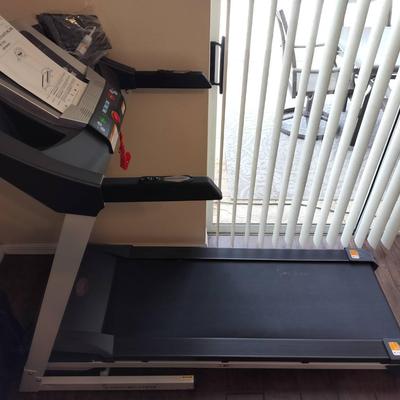 Sunny Health And Fitness Working Smart Treadmill With Auto Incline Model SF-T7515