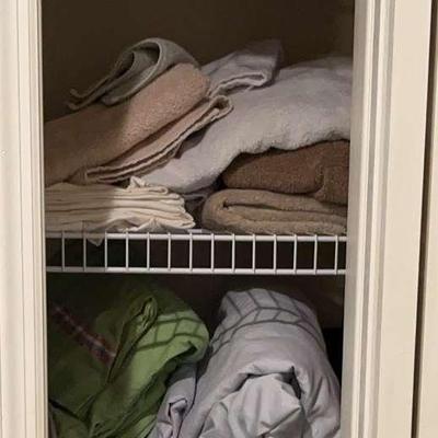 Assortment Of Linens & Bath Towels (Includes Everything In Photos)