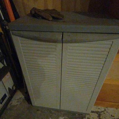 Plastic Storage Container W/ Auto Cleaning Items 