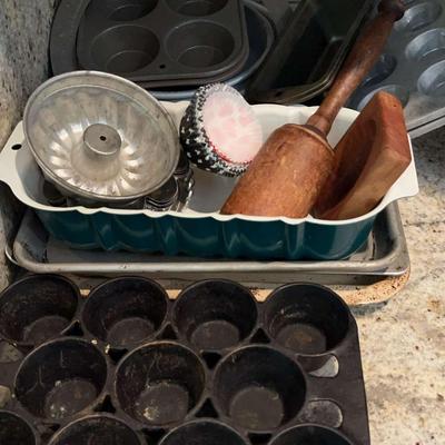  Collection Of Bakeware (Includes Everything In Photos) 