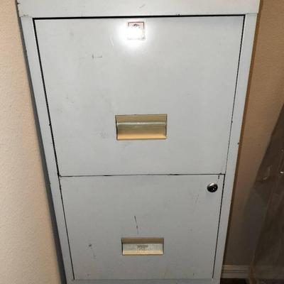 Metallic 2 Drawer Locking Filing Cabinet (Missing Key) 