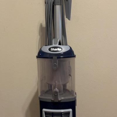 SHARK Lift-away Working Upright Vacuum