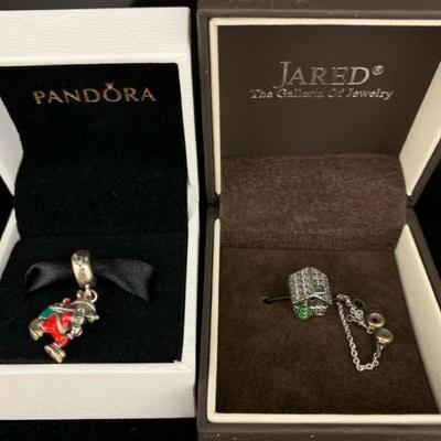 Sh906v pandora disney santa mickey and gingerbread house charms