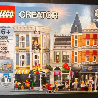 Sh953 lego creator 10255 incomplete set
