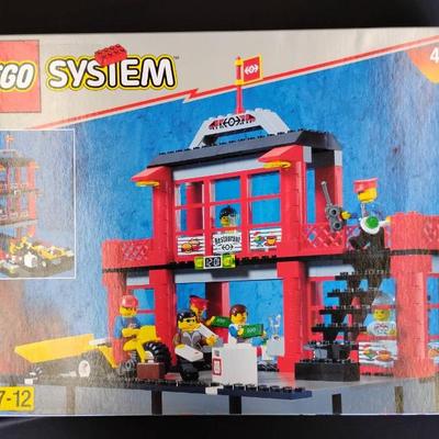 Sh569 train station lego set 4556 nib)