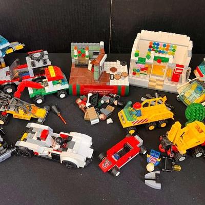 Sh944 assorted assembled legos