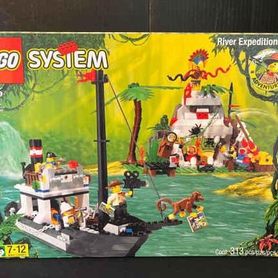 Sh913v lego system 5976 nib value $696)