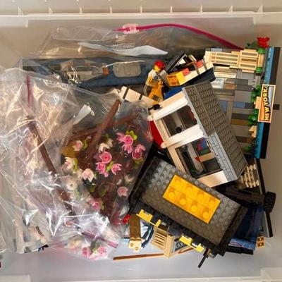 Sh942 12lb lego mystery lot