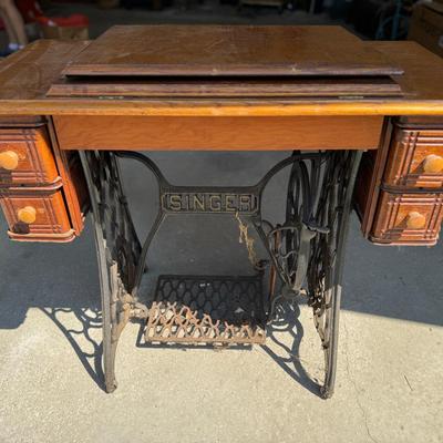 Antique Singer Pedal Sewing Machine (1890s)