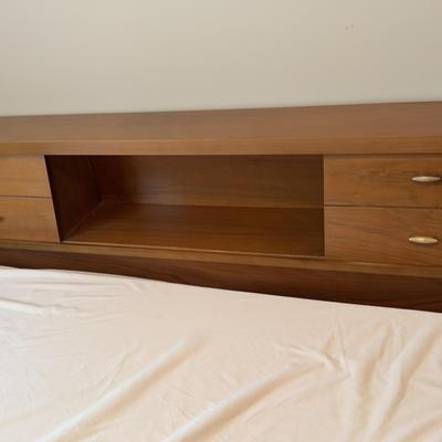 Full Vintage Headboard/ Bed