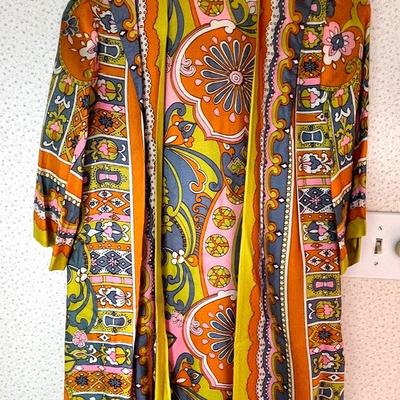 1960s Mod Fifth Avenue Robe