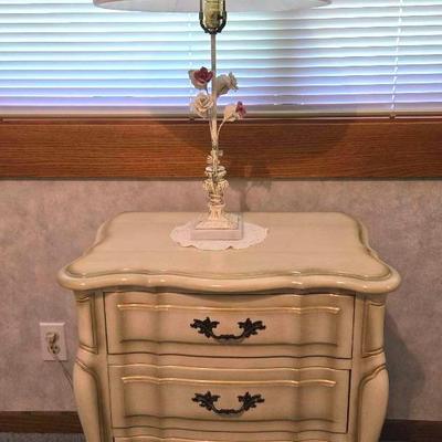 French Provincial Style Nightstand With Decorative Floral Lamp
