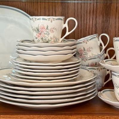 Noritake Primachima ‘Brighton Springs’ Pattern China Set (48 Pieces)