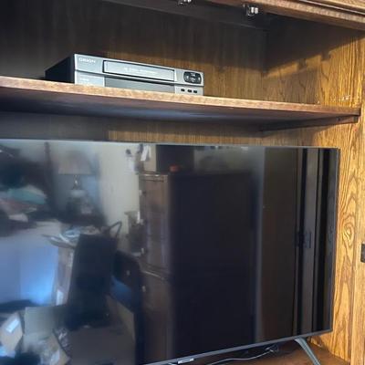 2021 Samsung 42” TV with Orion VHS Video Cassette Recorder