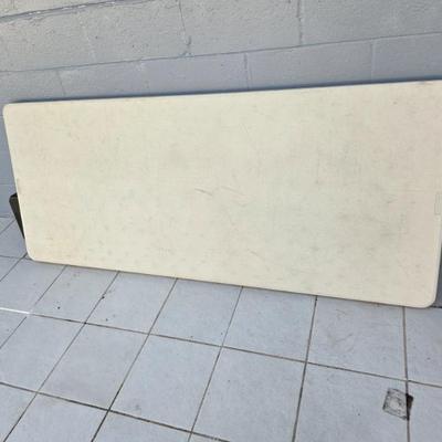 6 ft table with folding legs