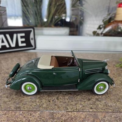 1936 Ford Deluxe Cabriolet