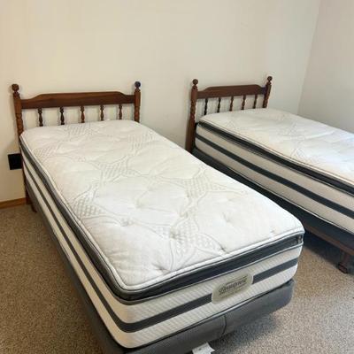 Mint Condition Beauty Rest Mattresses & Twin Beds