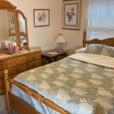 Queen Size Bed & Dresser 