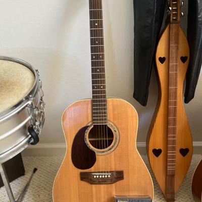 HANDMADE GUITAR