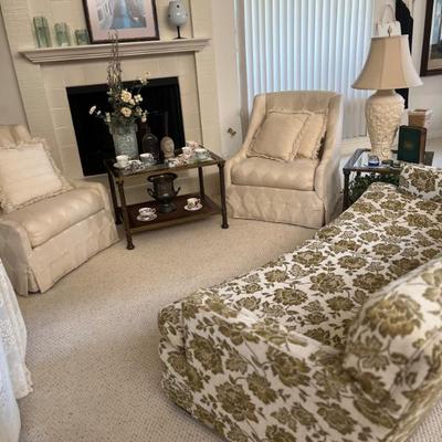 VINTAGE LIVING ROOM