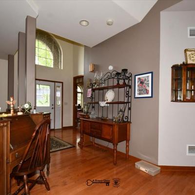 Sale Photo Thumbnail #465: 0463 foyer