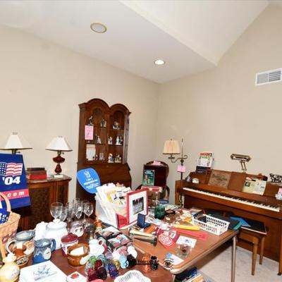 Sale Photo Thumbnail #125: 0123 office