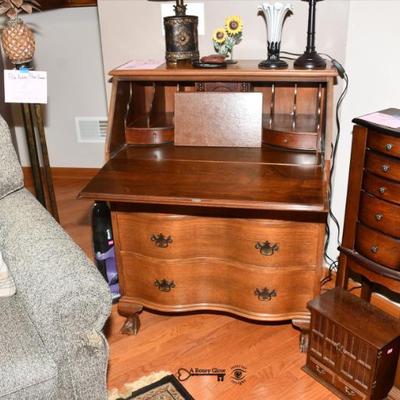 Sale Photo Thumbnail #54: 0052 living room