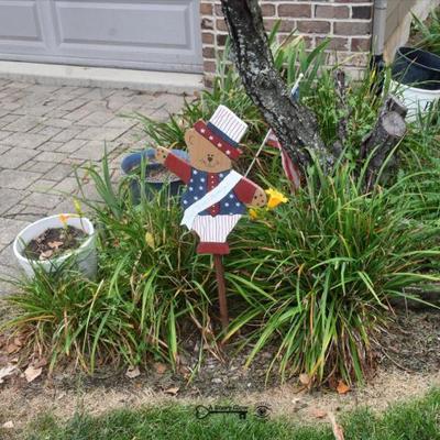 Sale Photo Thumbnail #1068: 1066 front yard