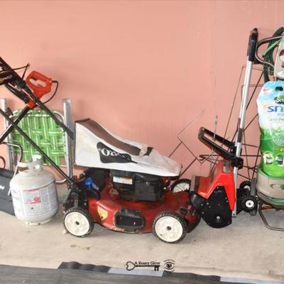 Sale Photo Thumbnail #836: 0834 garage