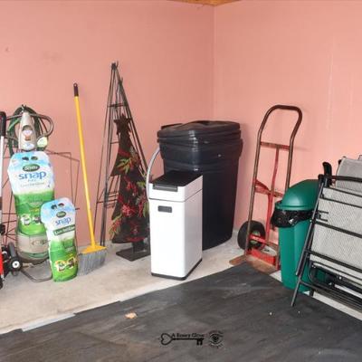 Sale Photo Thumbnail #848: 0846 garage