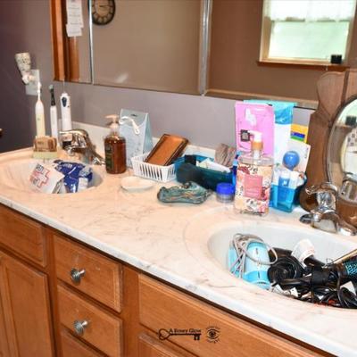 Sale Photo Thumbnail #644: 0642 bedroom a bathroom