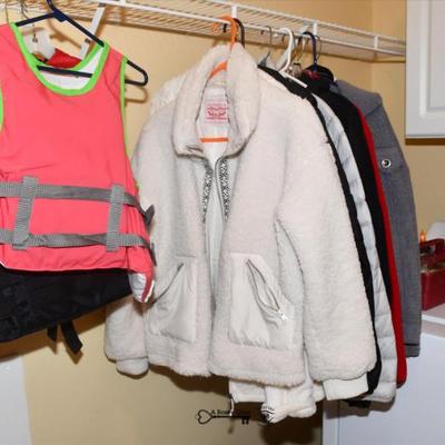 Sale Photo Thumbnail #873: 0871 laundry room