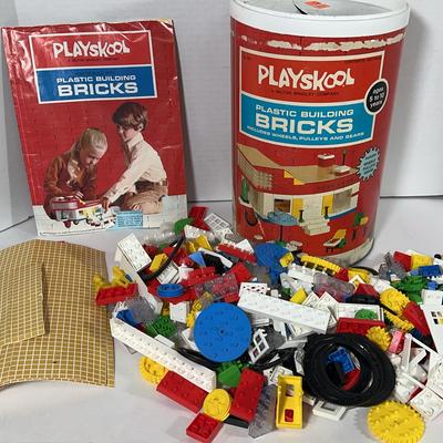 Playskool Plastic Building Bricks Set
