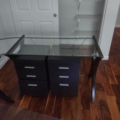 Glass desk2
