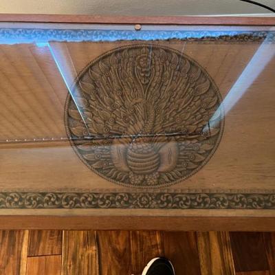 Peacocktable 9587