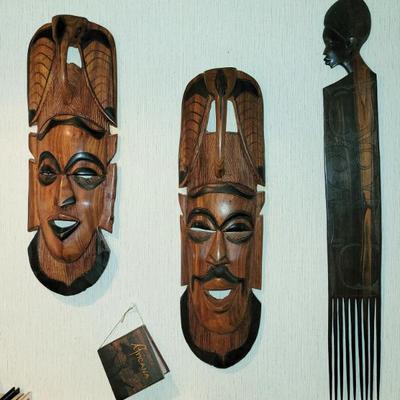 Sale Photo Thumbnail #8: Tribal souvenirs / masks