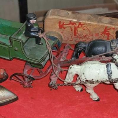 Antique Cast Iron horse & cart ~ hit a pothole (parts are present)