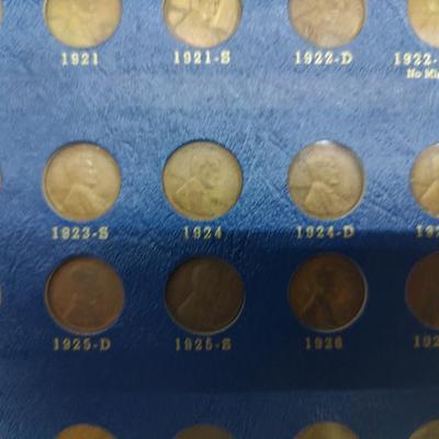 4 collector albums with old Indian head pennies and steel pennies and wheat pennies and Lincoln cents....... Late 1800s thru 1970s
