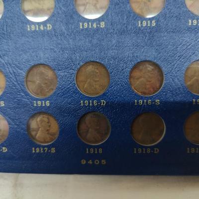4 collector albums with old Indian head pennies and steel pennies and wheat pennies and Lincoln cents....... Late 1800s thru 1970s