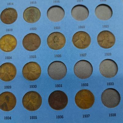 4 collector albums with old Indian head pennies and steel pennies and wheat pennies and Lincoln cents....... Late 1800s thru 1970s