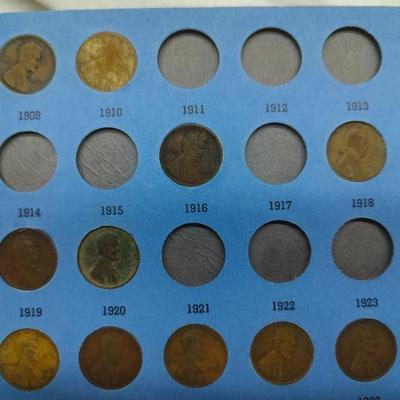 4 collector albums with old Indian head pennies and steel pennies and wheat pennies and Lincoln cents....... Late 1800s thru 1970s