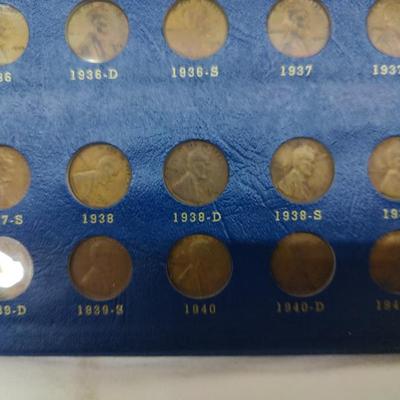 4 collector albums with old Indian head pennies and steel pennies and wheat pennies and Lincoln cents....... Late 1800s thru 1970s
