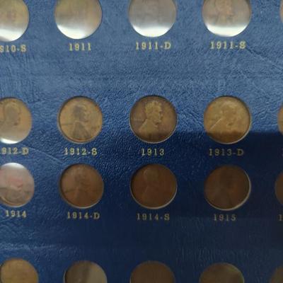 4 collector albums with old Indian head pennies and steel pennies and wheat pennies and Lincoln cents....... Late 1800s thru 1970s