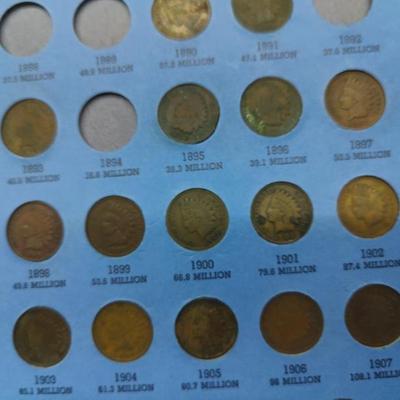 4 collector albums with old Indian head pennies and steel pennies and wheat pennies and Lincoln cents....... Late 1800s thru 1970s